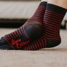 Chaussettes noires rayées rouge en coton