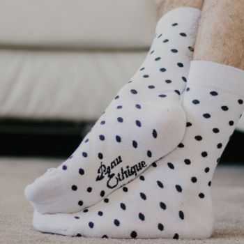 Chaussettes bio en coton imprimé pois noir fond blanc 4