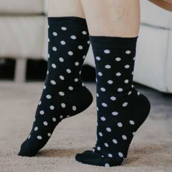Chaussettes bio en coton imprimé pois blanc sur fond noir 2