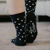 Chaussettes bio en coton imprimé pois blanc sur fond noir 4