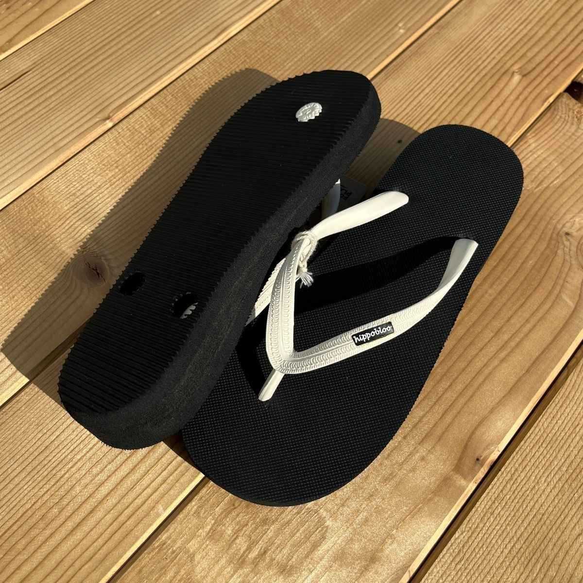 Tongs "HONOLULU" - Talons compensés - Semelle noire - Strap blanc