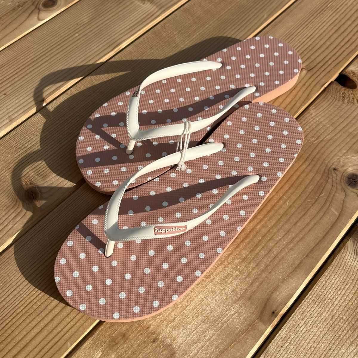 Tongs "LILOAN" - Semelle rose, pois blancs - Strap blanc