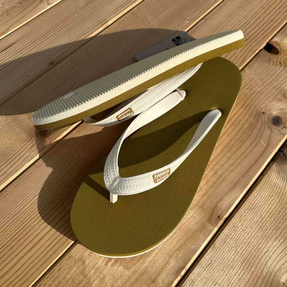 Tongs "LIMA" - Semelle vert kaki et blanc - Strap blanc