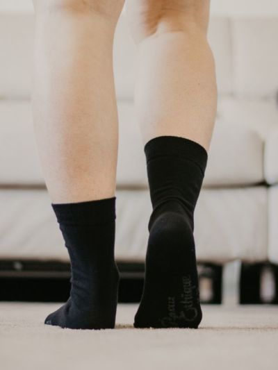 Chaussettes Hautes "ESSENTIEL" en 98 % de coton bio, noir